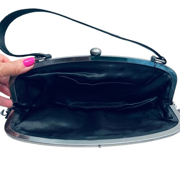 Shell Evening Bag With Handle - Picture 8 of 9